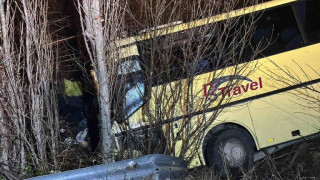 Един загинал и 19 ранени при тежка катастрофа с автобус между Свиленград и Тополовград